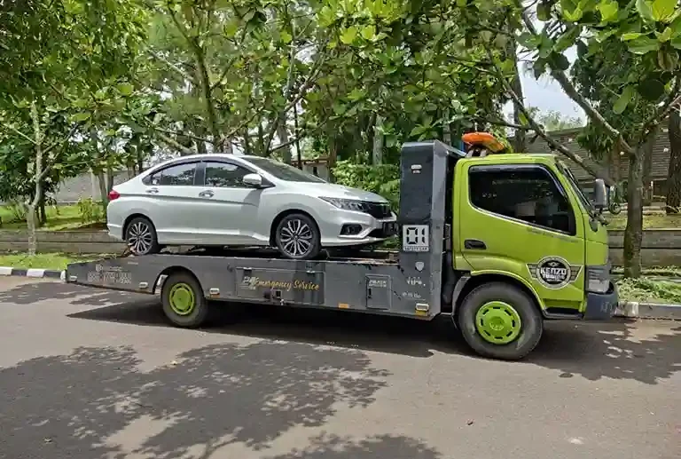 Layana Towing Mobil Mewah Terjamin Aman dan Ant Ribet